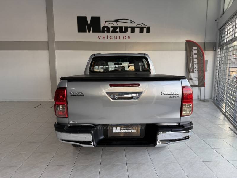 TOYOTA - HILUX - 2018/2019 - Prata - R$ 205.000,00