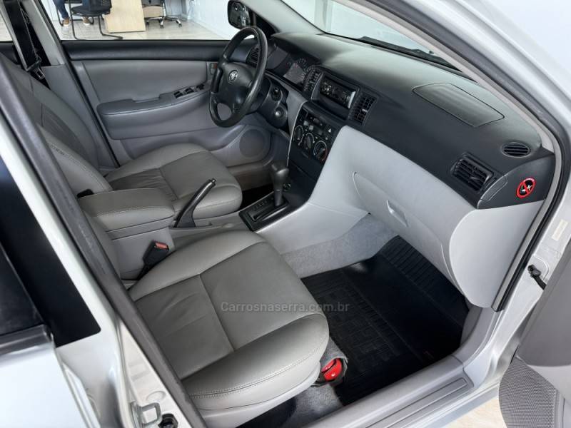 TOYOTA - COROLLA - 2004/2005 - Prata - R$ 38.000,00