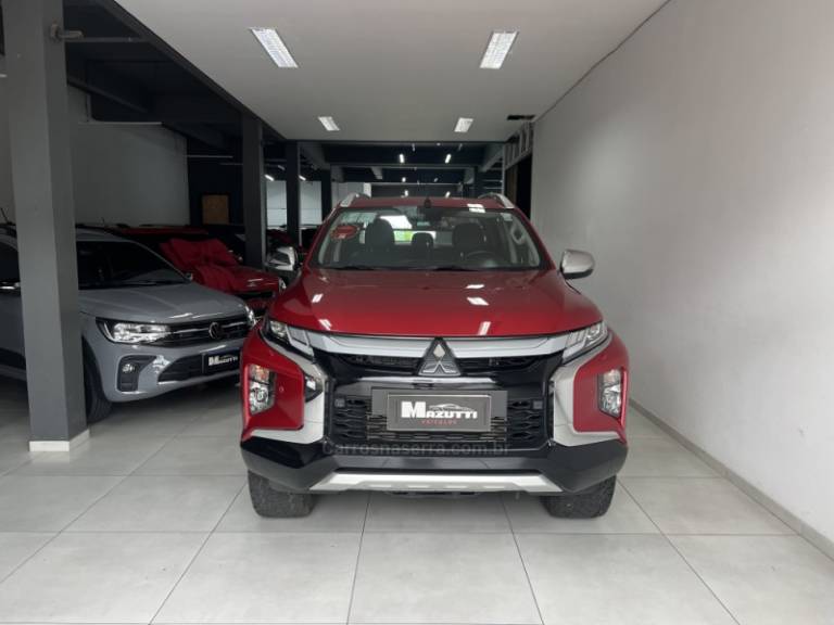 MITSUBISHI - L200 TRITON - 2022/2023 - Vermelha - R$ 250.000,00