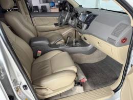 TOYOTA - HILUX SW4 - 2012/2013 - Prata - Sob Consulta