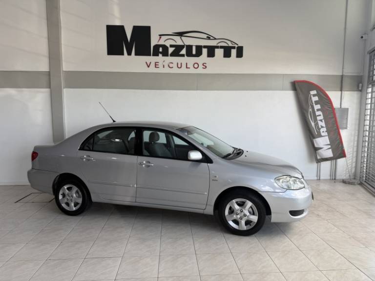 TOYOTA - COROLLA - 2004/2005 - Prata - R$ 38.000,00