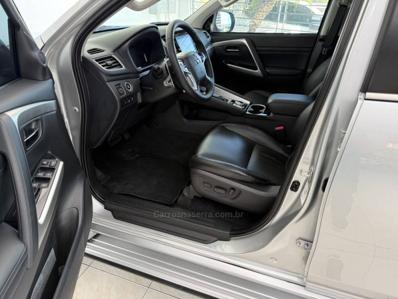 MITSUBISHI - PAJERO SPORT - 2022/2023 - Prata - R$ 295.000,00