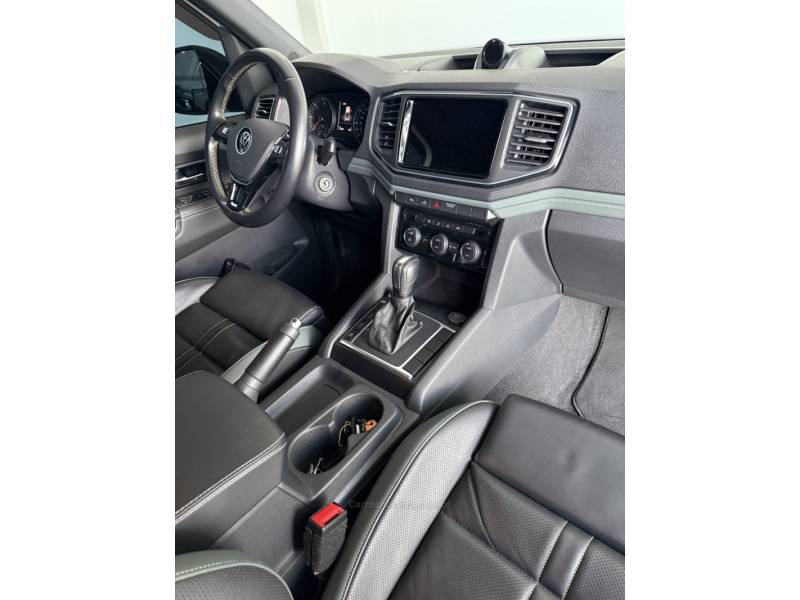 VOLKSWAGEN - AMAROK - 2024/2025 - Branca - R$ 310.000,00