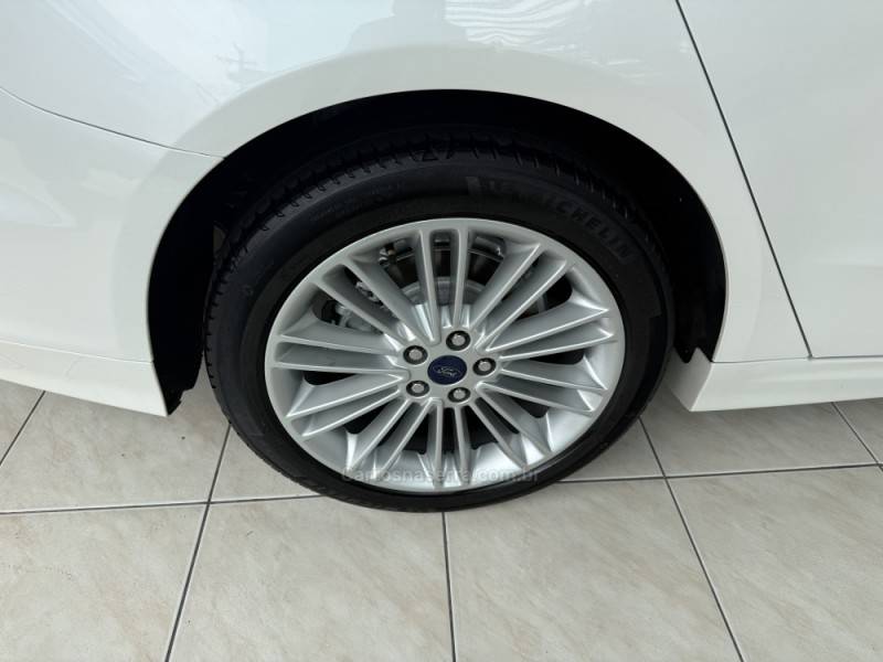 FORD - FUSION - 2013/2014 - Branca - R$ 75.000,00