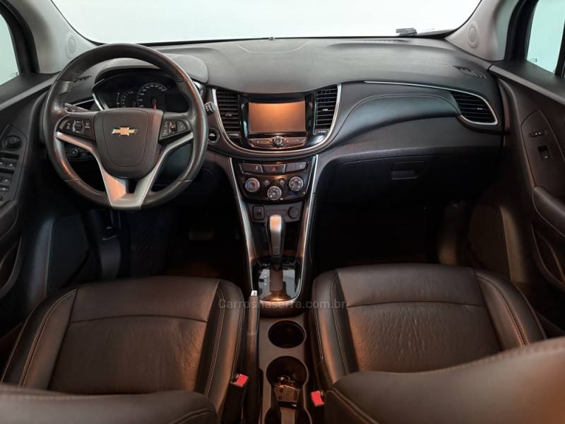 CHEVROLET - TRACKER - 2017/2018 - Branca - R$ 92.000,00