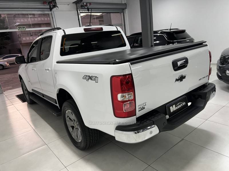 CHEVROLET - S10 - 2022/2023 - Branca - R$ 192.000,00