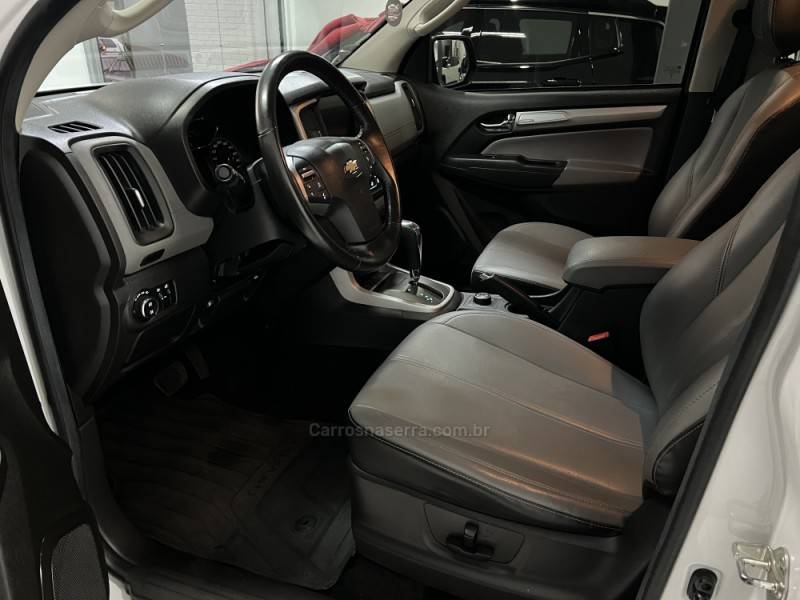 CHEVROLET - S10 - 2022/2023 - Branca - R$ 192.000,00