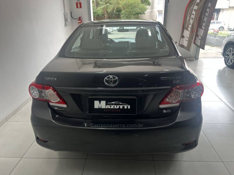 TOYOTA - COROLLA - 2013/2014 - Cinza - R$ 70.000,00