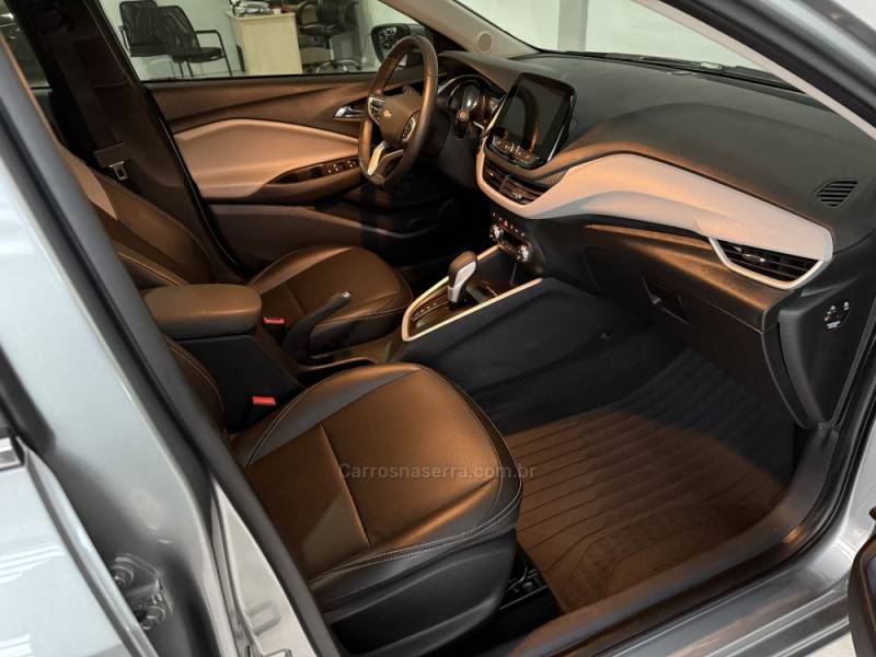 CHEVROLET - ONIX - 2024/2025 - Prata - R$ 112.000,00