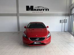 VOLVO - V40 - 2015/2015 - Vermelha - R$ 72.000,00