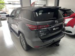 TOYOTA - HILUX SW4 - 2020/2021 - Cinza - Sob Consulta