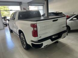 CHEVROLET - SILVERADO - 2023/2024 - Branca - R$ 470.000,00