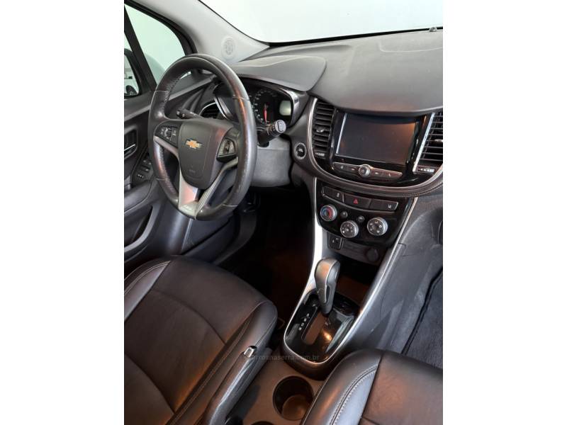 CHEVROLET - TRACKER - 2017/2018 - Branca - R$ 92.000,00