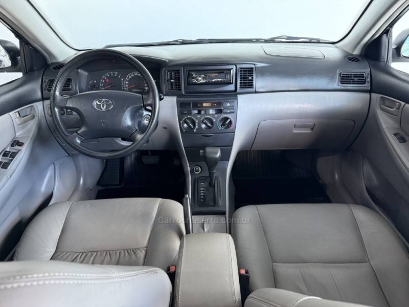 TOYOTA - COROLLA - 2004/2005 - Prata - R$ 38.000,00