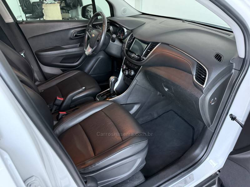 CHEVROLET - TRACKER - 2017/2018 - Branca - R$ 92.000,00
