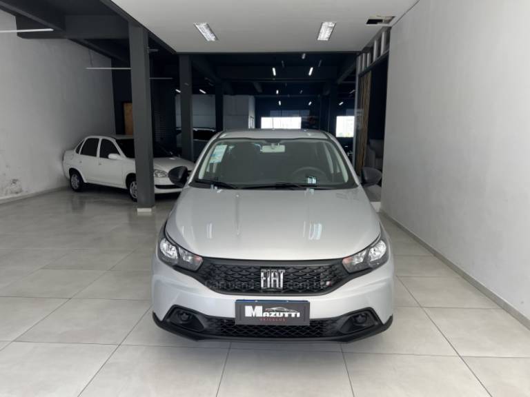 FIAT - ARGO - 2023/2024 - Prata - R$ 79.900,00