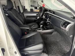 TOYOTA - HILUX - 2021/2022 - Branca - R$ 260.000,00