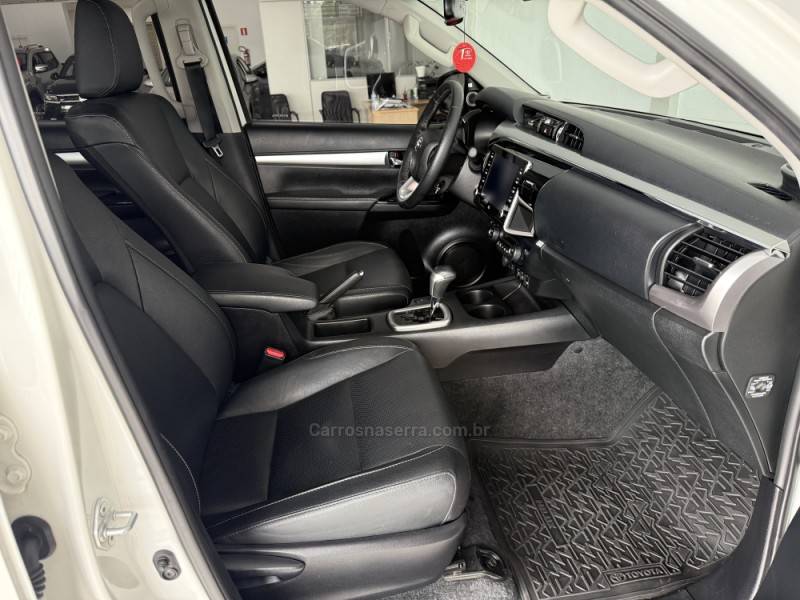 TOYOTA - HILUX - 2021/2022 - Branca - R$ 260.000,00