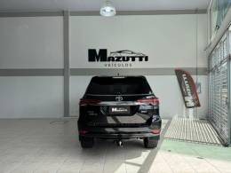 TOYOTA - HILUX SW4 - 2020/2021 - Preta - R$ 280.000,00