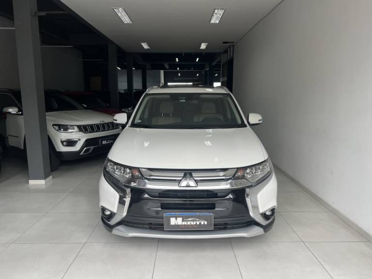 MITSUBISHI - OUTLANDER - 2018/2018 - Branca - R$ 151.900,00