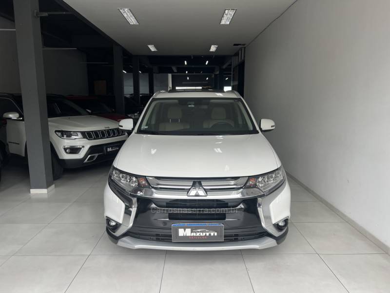 MITSUBISHI - OUTLANDER - 2018/2018 - Branca - R$ 151.900,00