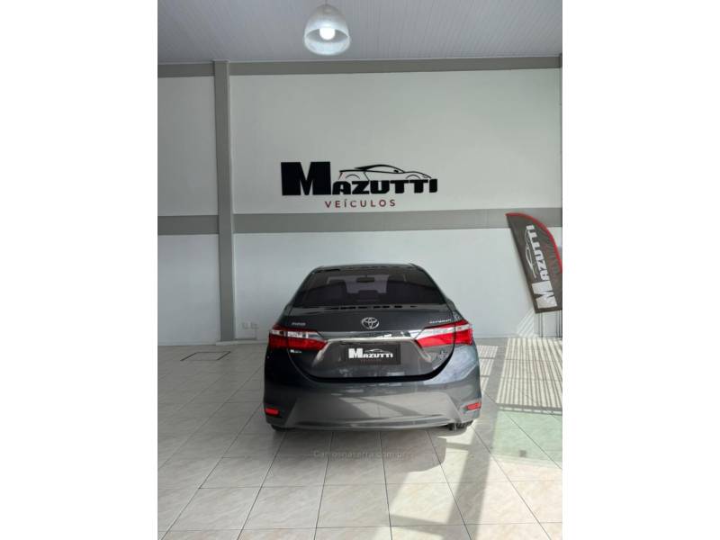 TOYOTA - COROLLA - 2015/2015 - Cinza - R$ 85.000,00
