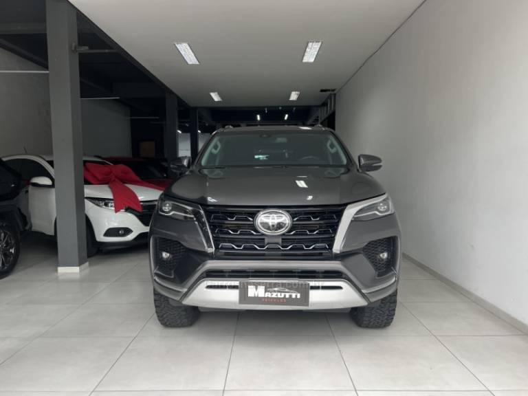 TOYOTA - HILUX SW4 - 2020/2021 - Cinza - Sob Consulta