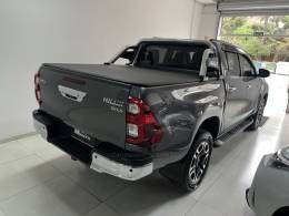 TOYOTA - HILUX - 2020/2021 - Cinza - R$ 250.000,00