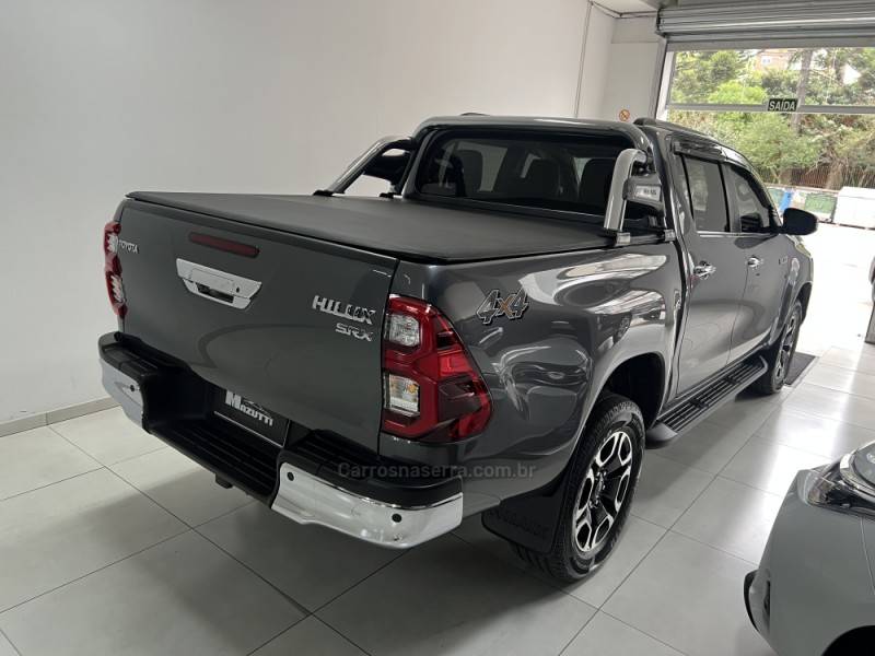 TOYOTA - HILUX - 2020/2021 - Cinza - R$ 250.000,00