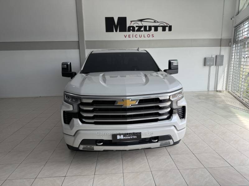 CHEVROLET - SILVERADO - 2023/2024 - Branca - Sob Consulta