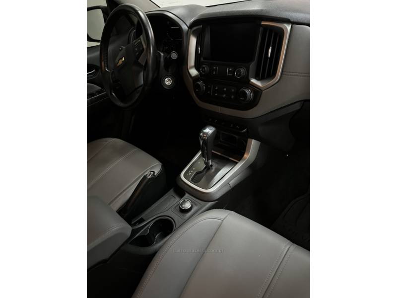 CHEVROLET - S10 - 2022/2023 - Branca - R$ 192.000,00