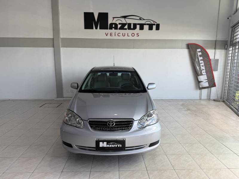 TOYOTA - COROLLA - 2004/2005 - Prata - R$ 38.000,00