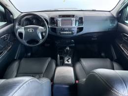 TOYOTA - HILUX SW4 - 2015/2015 - Prata - R$ 160.000,00