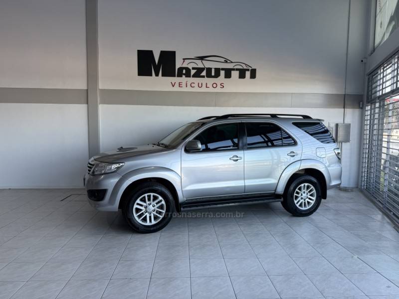 TOYOTA - HILUX SW4 - 2015/2015 - Prata - R$ 160.000,00