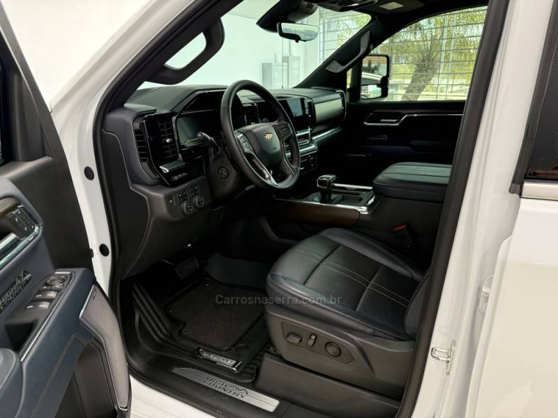 CHEVROLET - SILVERADO - 2023/2024 - Branca - Sob Consulta