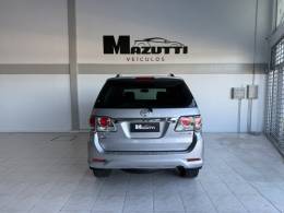 TOYOTA - HILUX SW4 - 2015/2015 - Prata - R$ 160.000,00