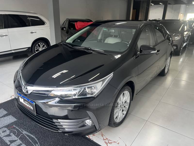 TOYOTA - COROLLA - 2017/2018 - Preta - R$ 103.000,00