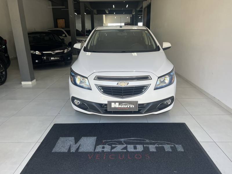 CHEVROLET - ONIX - 2016/2016 - Branca - R$ 59.900,00