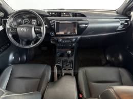 TOYOTA - HILUX - 2018/2019 - Prata - R$ 205.000,00