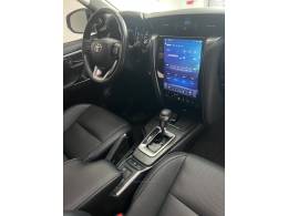 TOYOTA - HILUX SW4 - 2020/2021 - Cinza - Sob Consulta