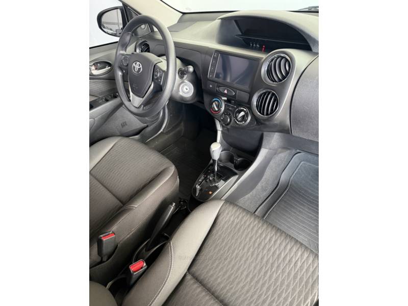 TOYOTA - ETIOS - 2020/2021 - Prata - R$ 79.000,00