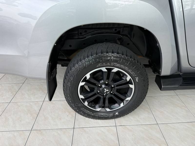 MITSUBISHI - L200 TRITON - 2022/2023 - Prata - R$ 210.000,00