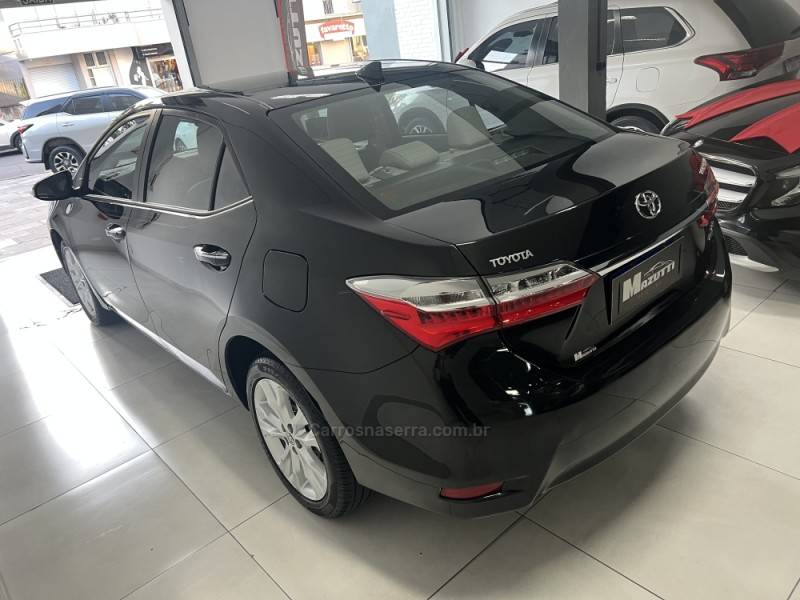 TOYOTA - COROLLA - 2017/2018 - Preta - R$ 103.000,00