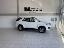 TOYOTA - HILUX SW4 - 2014/2015 - Branca - R$ 155.000,00