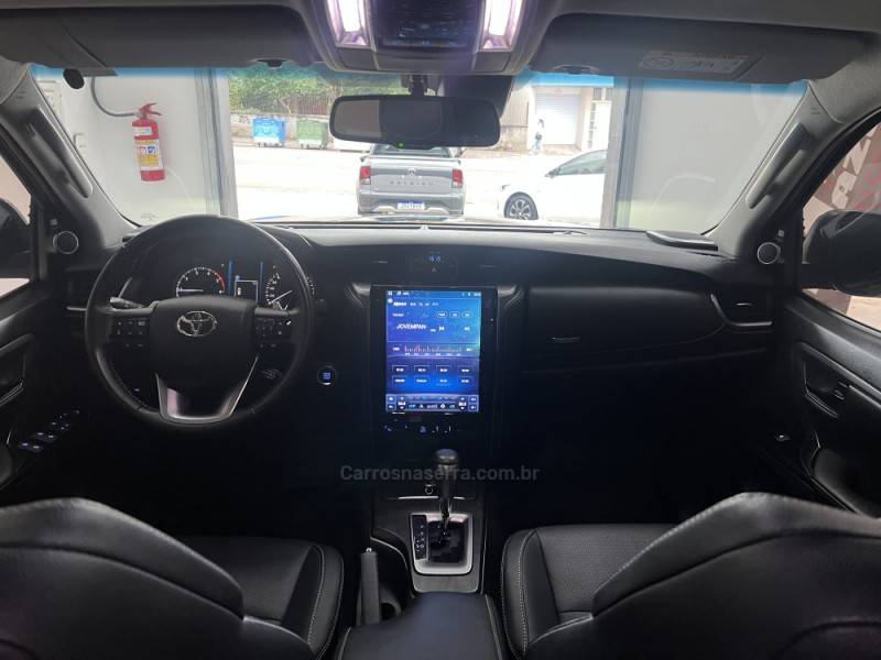 TOYOTA - HILUX SW4 - 2020/2021 - Cinza - Sob Consulta