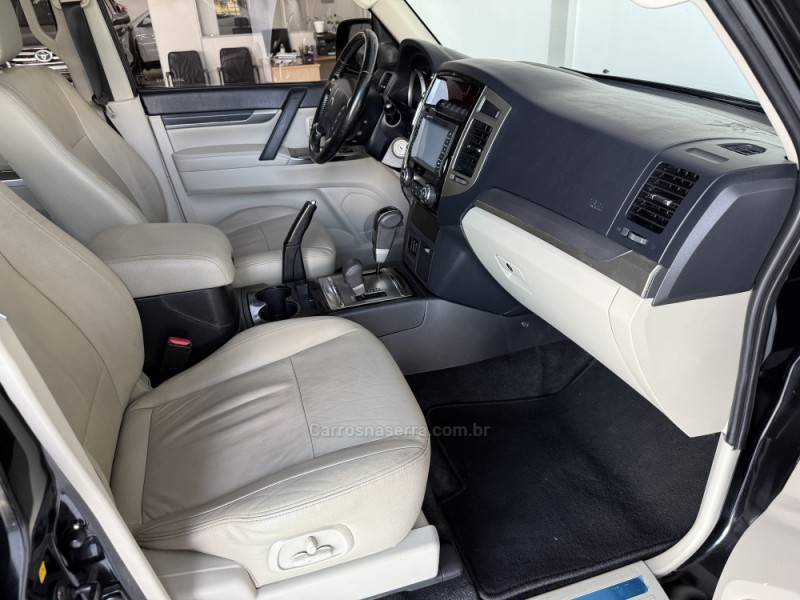 MITSUBISHI - PAJERO FULL - 2016/2016 - Preta - Sob Consulta