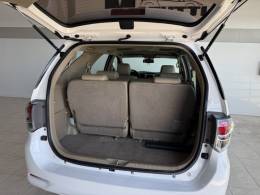 TOYOTA - HILUX SW4 - 2014/2015 - Branca - R$ 155.000,00