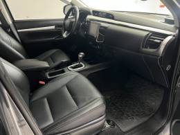 TOYOTA - HILUX - 2020/2021 - Cinza - R$ 250.000,00