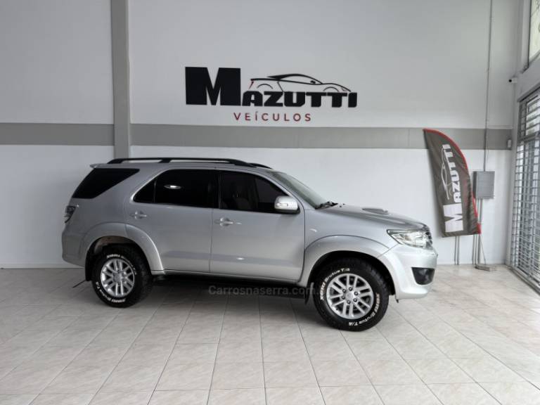 TOYOTA - HILUX SW4 - 2012/2013 - Prata - Sob Consulta