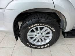TOYOTA - HILUX SW4 - 2012/2013 - Prata - Sob Consulta